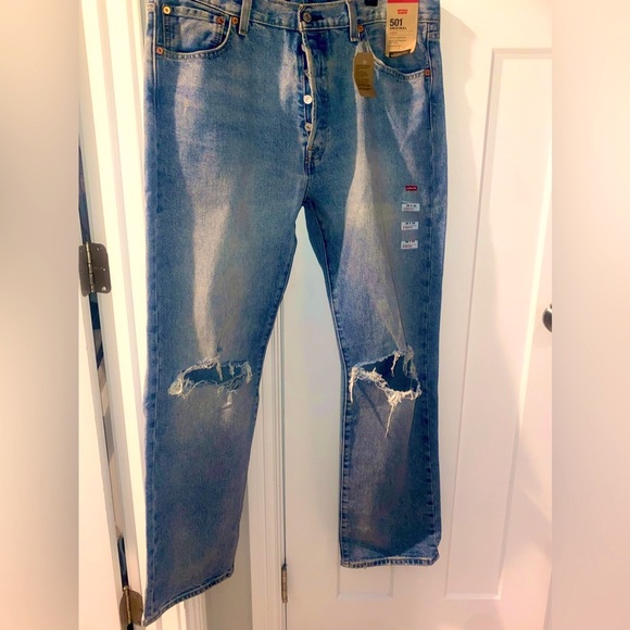 NWT Men’s button, Strength Distressed Jeans, Levis’s 501 Originals, Size 36X32 - Picture 5 of 10